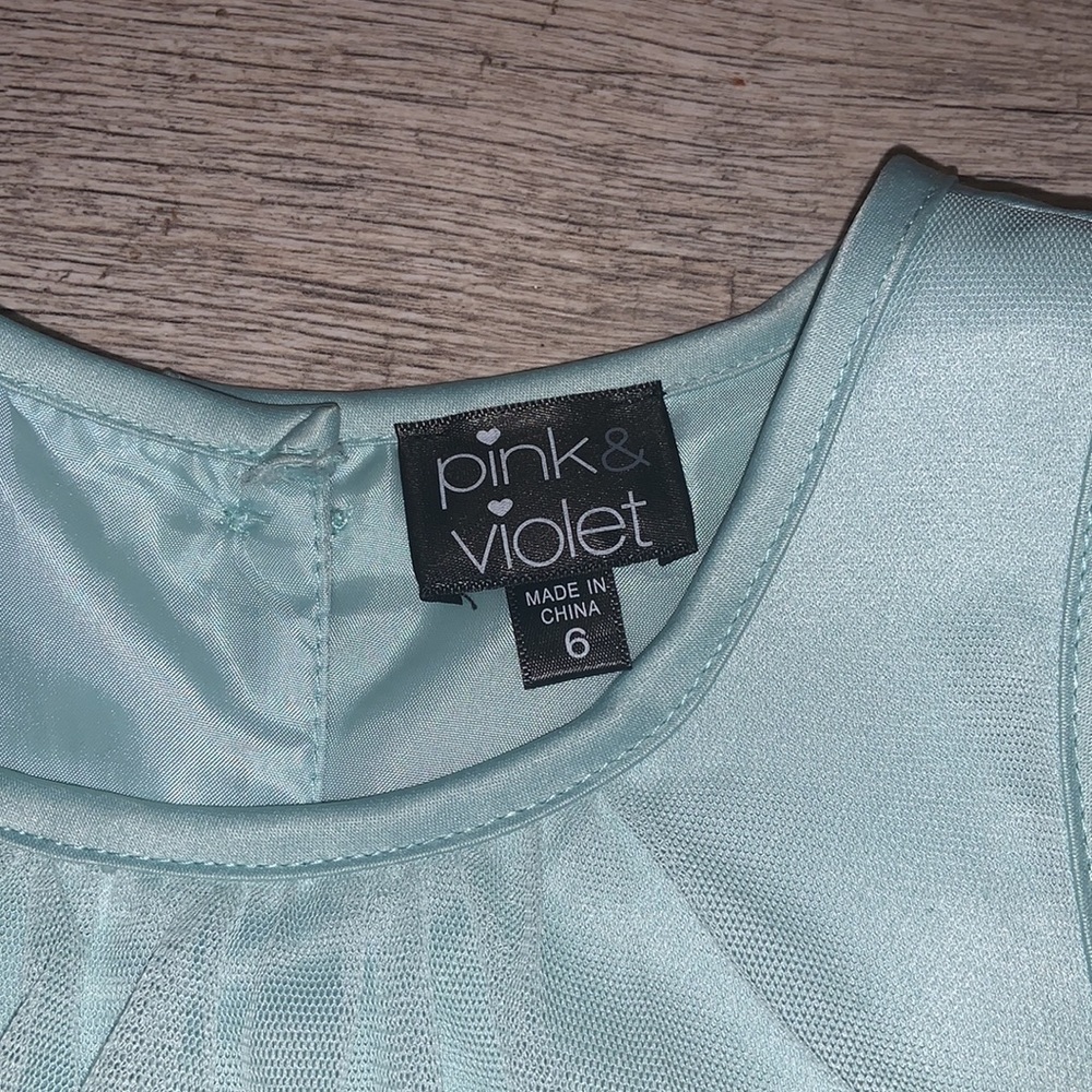 Beautiful Girls Dress! - Picture 3 of 7